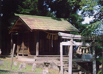 鳥居と拝殿の写真