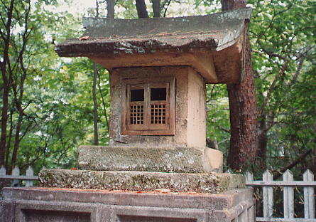古舘八幡神社の石祠の写真