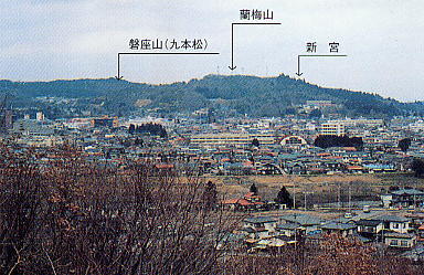 磐座山と新宮蘭梅山遠景の写真